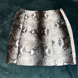 Snakeskin Patterned Skirt (Medium)
